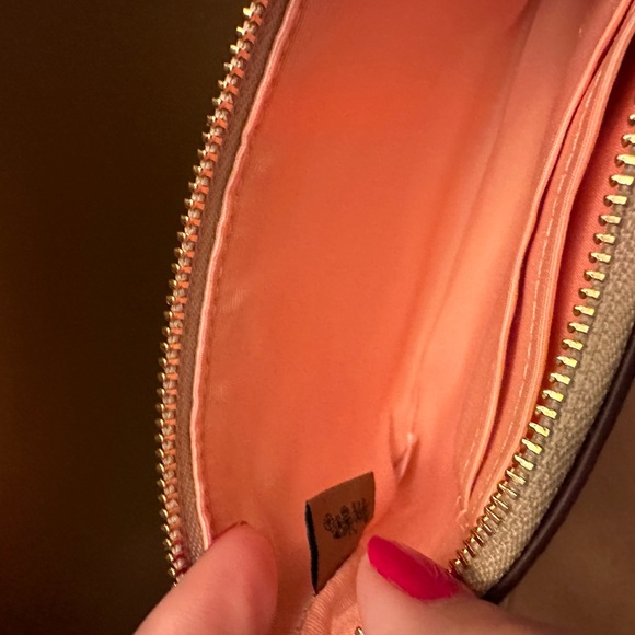 Coach NWT Wristlet with Heart and C Charms Box Set - Picture 6 of 9